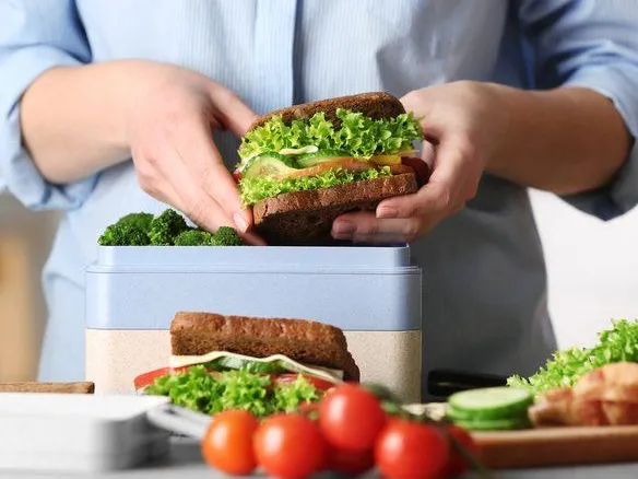 Easy, inexpensive healthy lunchboxes to help you get back to work