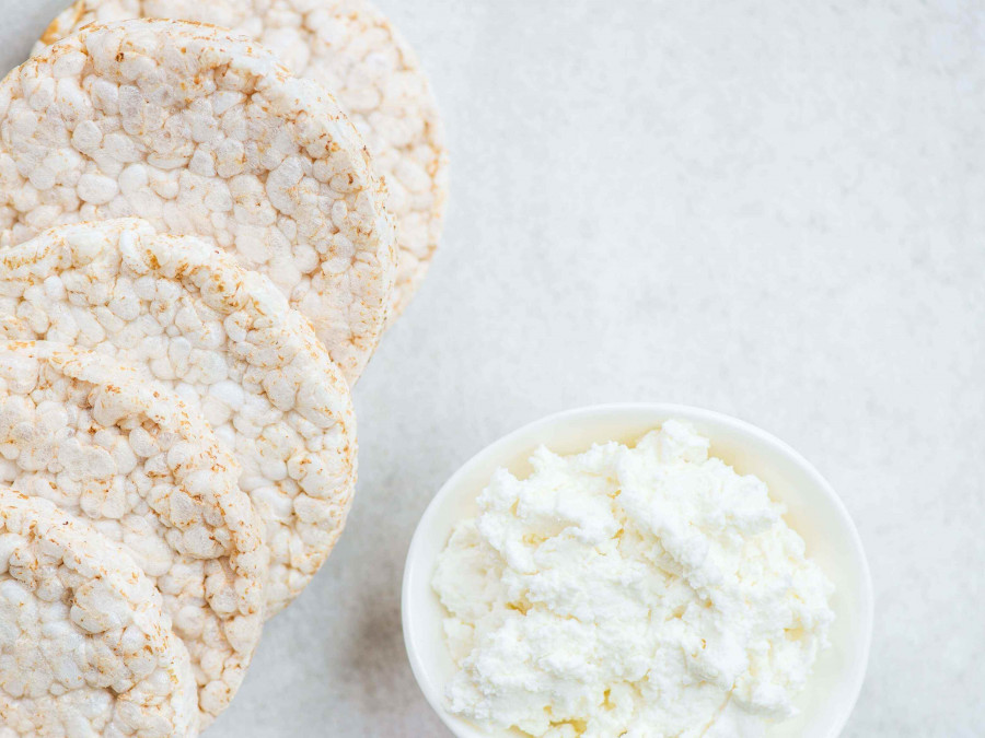 Corn thins with pear and ricotta, chopped walnuts and honey