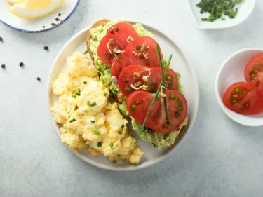 Microwavable Scrambled Eggs with Spinach, Tomato and Avocado