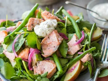 Smoked salmon with apple and beetroot salad