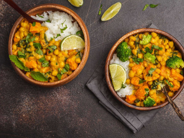 Easy Vegetable & Chickpea Slow Cooker Curry