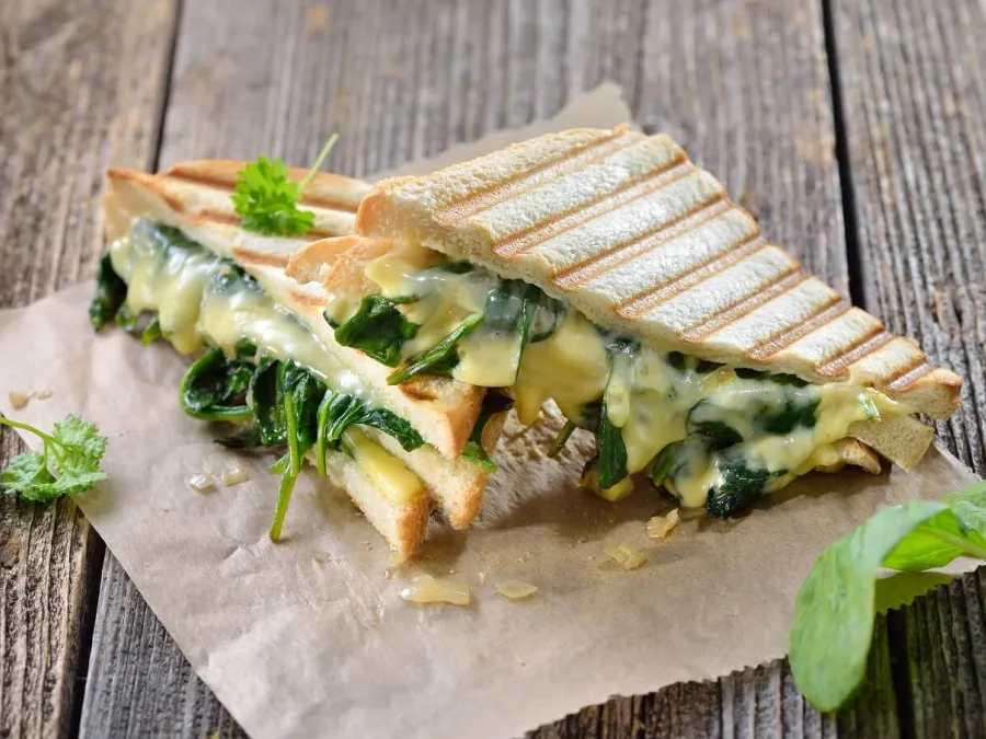 Cheddar, spinach and broccoli toastie