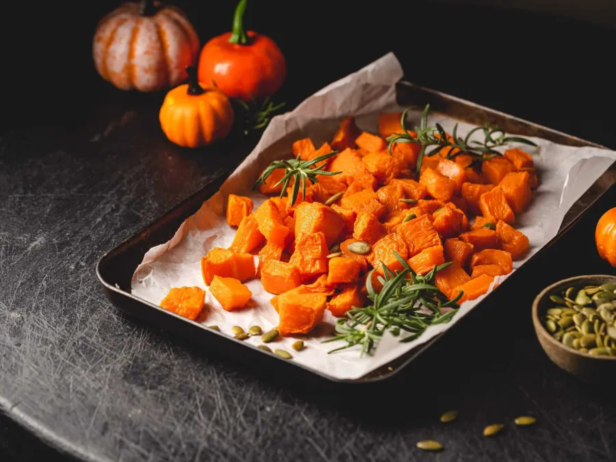 Spiced pumpkin with yoghurt dipping sauce