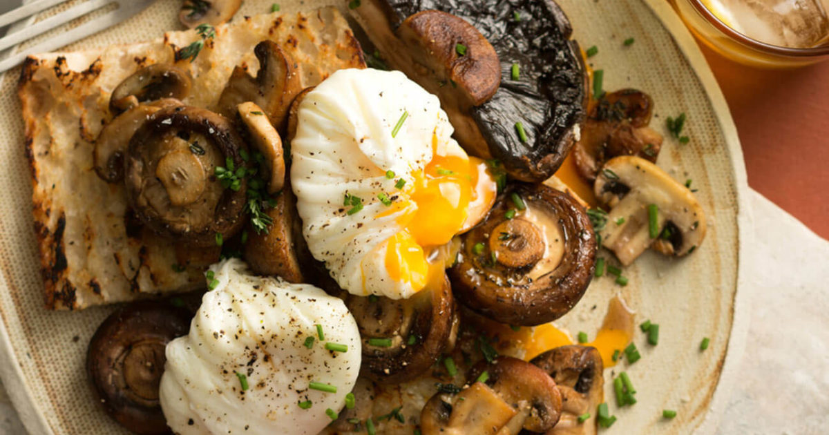 Healthy Toast with Poached Eggs and Mushrooms Recipe | No Money No Time