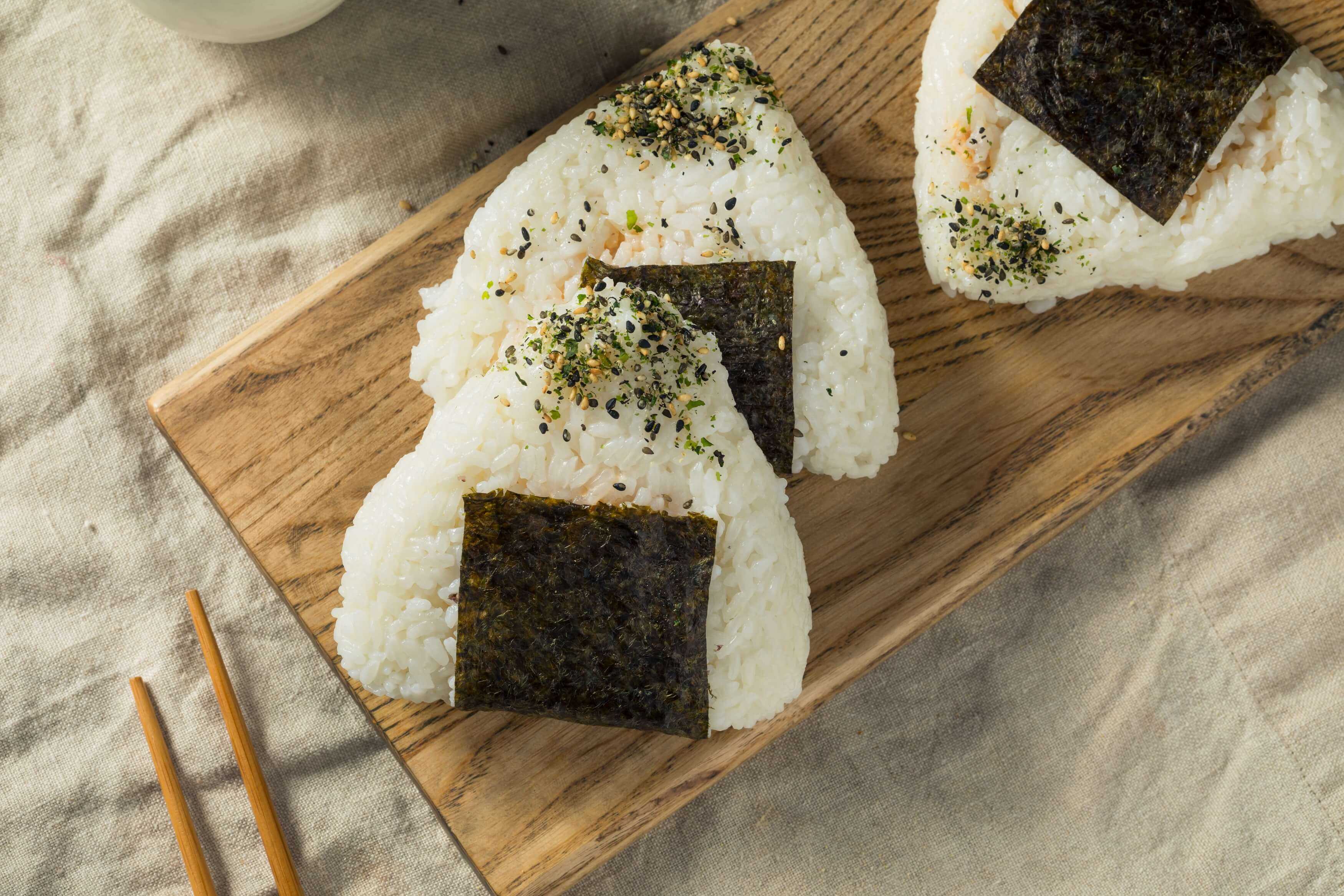 Healthy Onigiri (Japanese rice triangle balls) Recipe | seasoned kombu